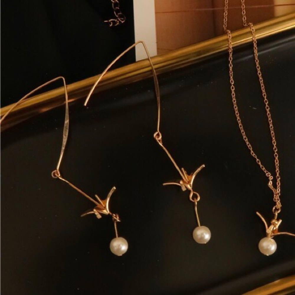 Crane Drop Pearl Earrings - Picture 3 of 3